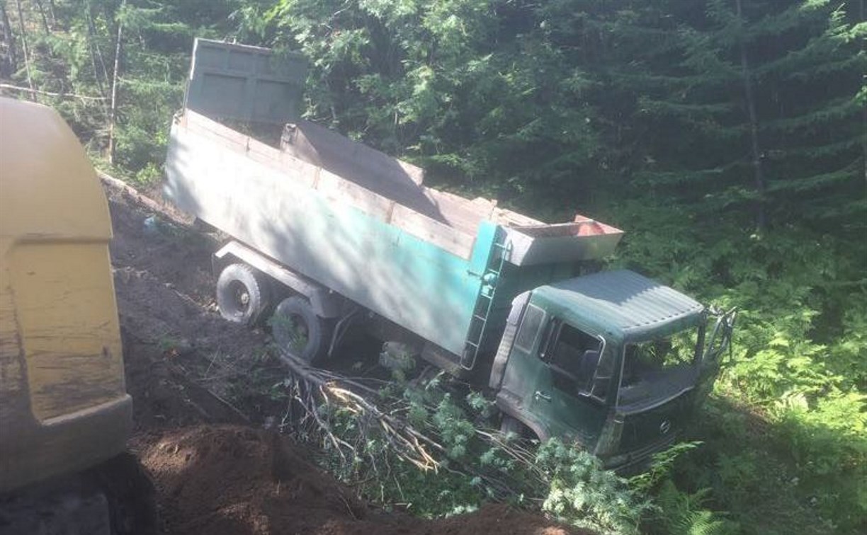 При ДТП в Углегорском районе погиб пассажир грузовика