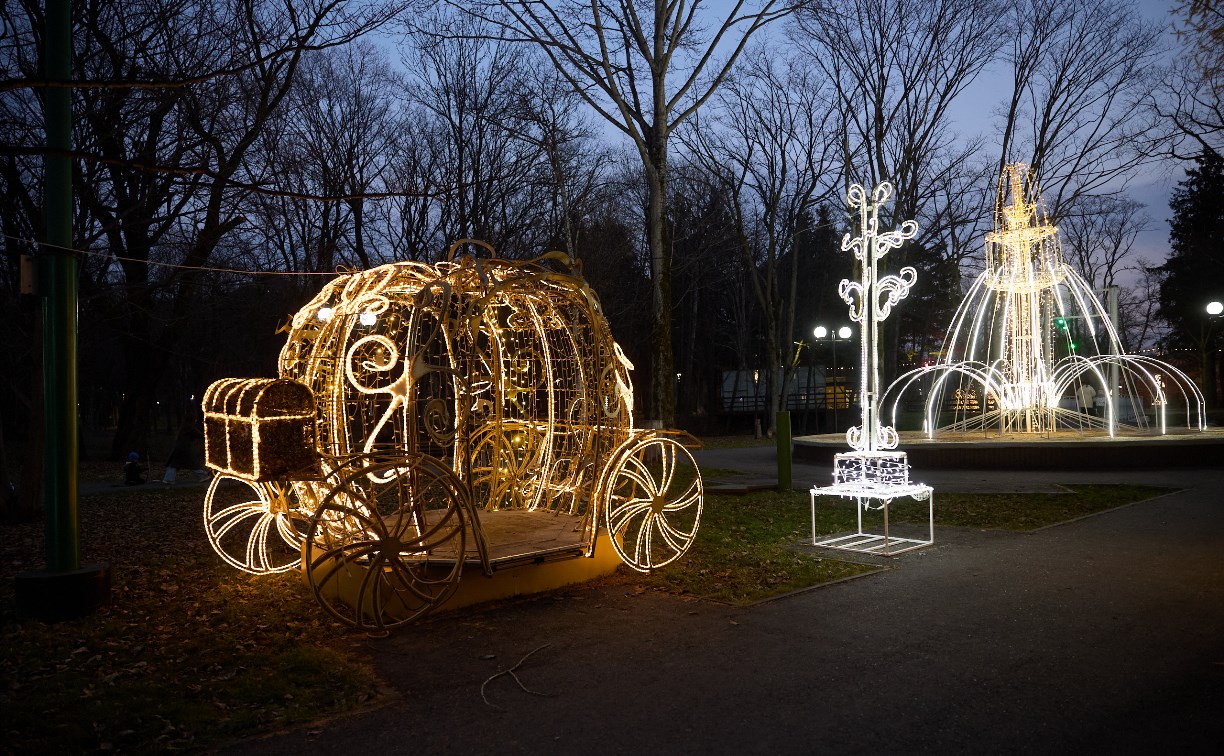 Масштабное новогоднее оформление готовят в парке Южно-Сахалинске