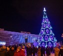 Главную сахалинскую елку открыли красочным шоу