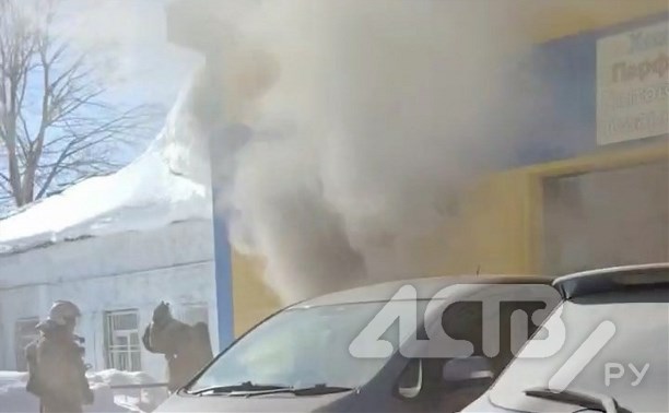 Пожар произошёл в магазине в Ново-Александровске