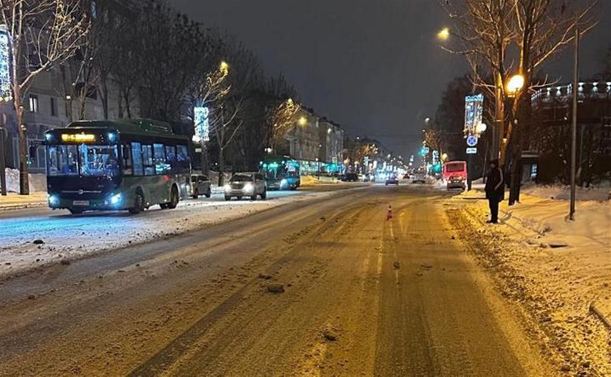 Очевидцев падения пенсионерки в автобусе ищут в Южно-Сахалинске