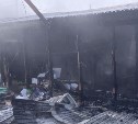 Больше шести часов пожарные на Сахалине тушили бытовой модуль