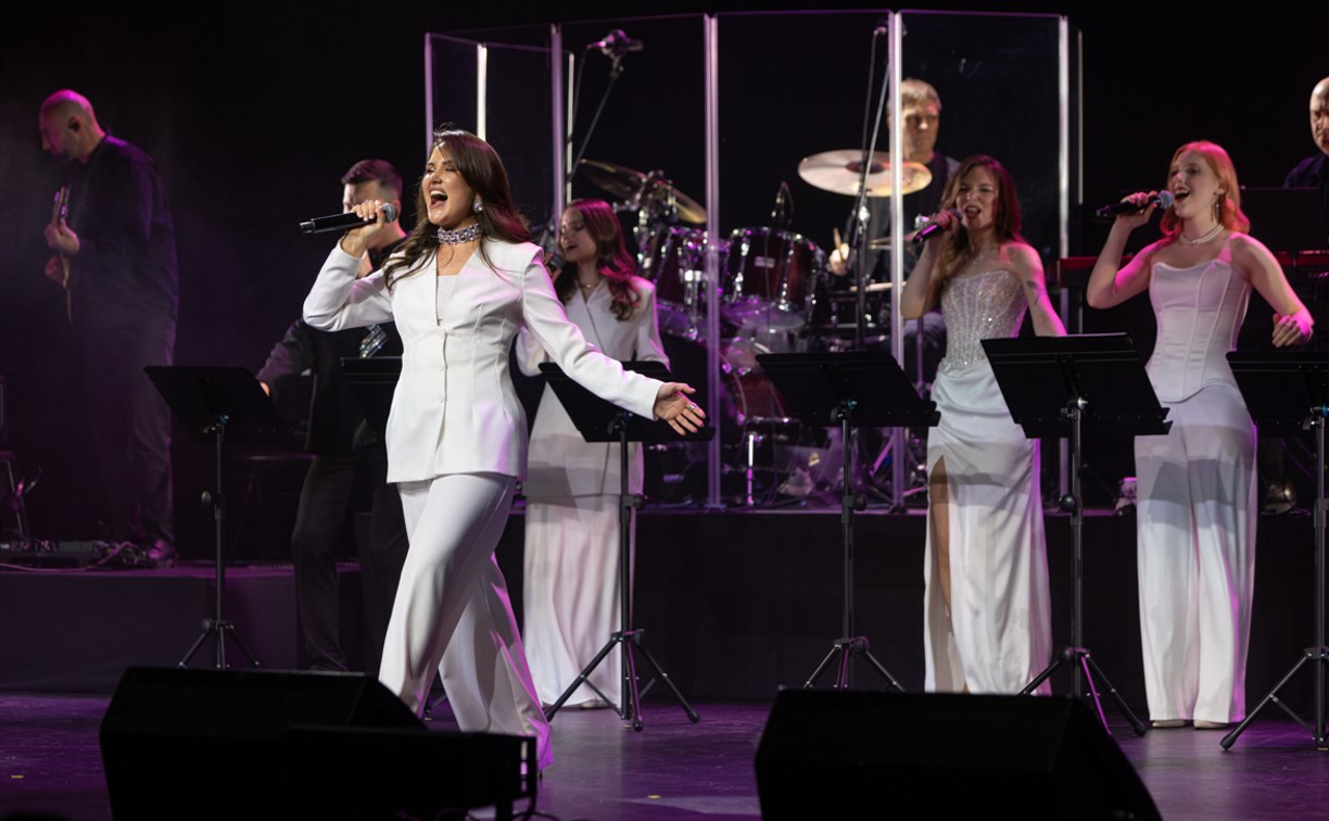 Ансамбль а капелла "Сахалин" посвятил первый концерт женщинам Сахалинской области