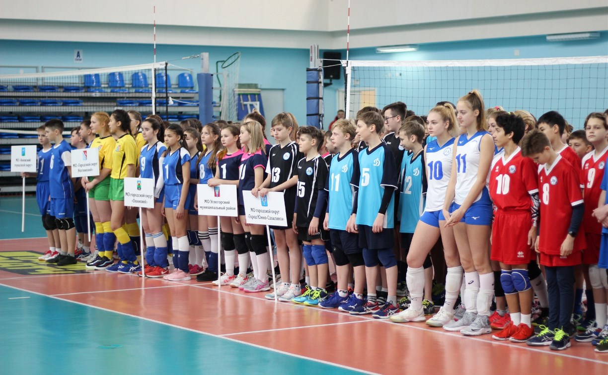 Первенство по волейболу стартовало в Южно-Сахалинске