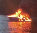 Во Владивостоке в бухте Новик сгорел катер