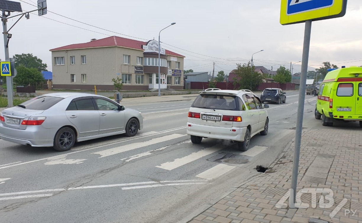 Очевидцев наезда Toyota Ipsum на женщину ищут в Южно-Сахалинске