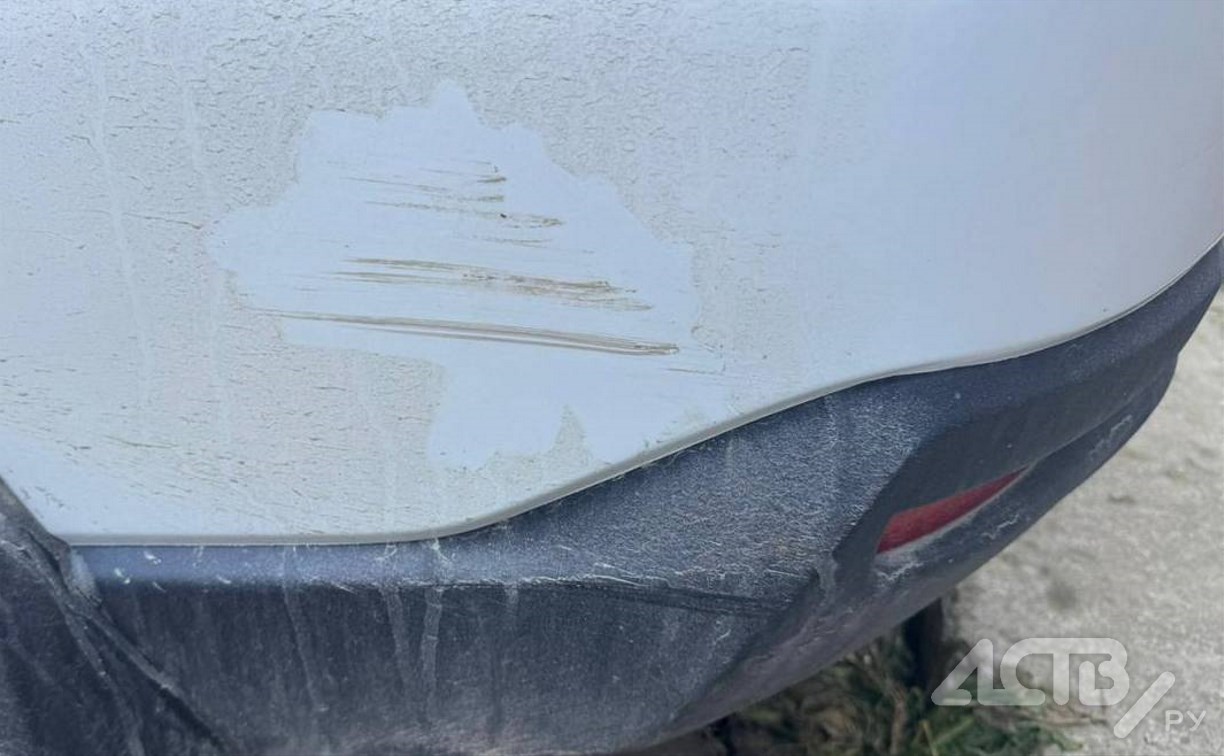 В Южно-Сахалинске неизвестный столкнулся с Subaru Forester и скрылся