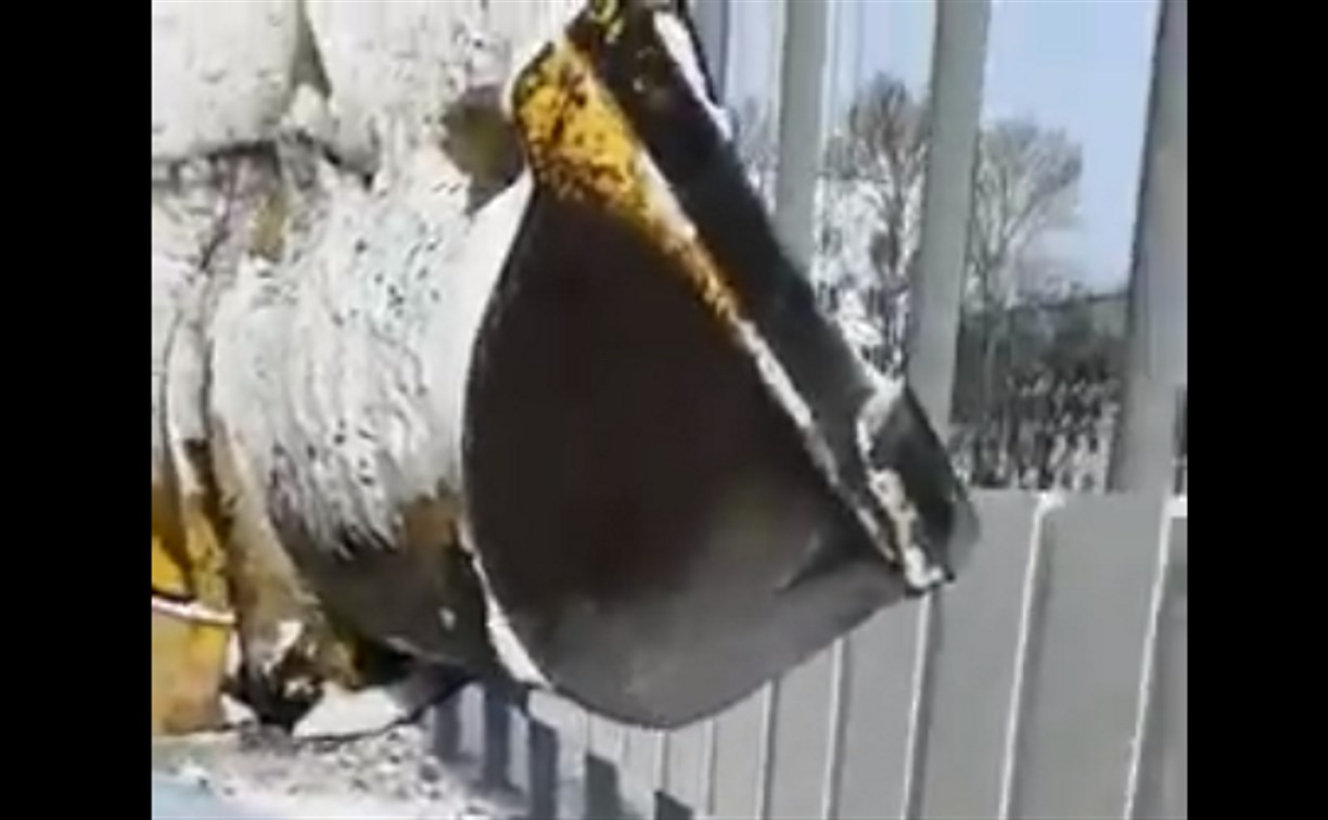 Администрация Южно-Сахалинска прокомментировала "украшение чистым снегом"