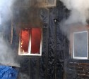Жилая двухэтажная дача сгорела в пригороде Южно-Сахалинска