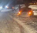 Несколько автомобилей попали в ДТП на холмской трассе после метели