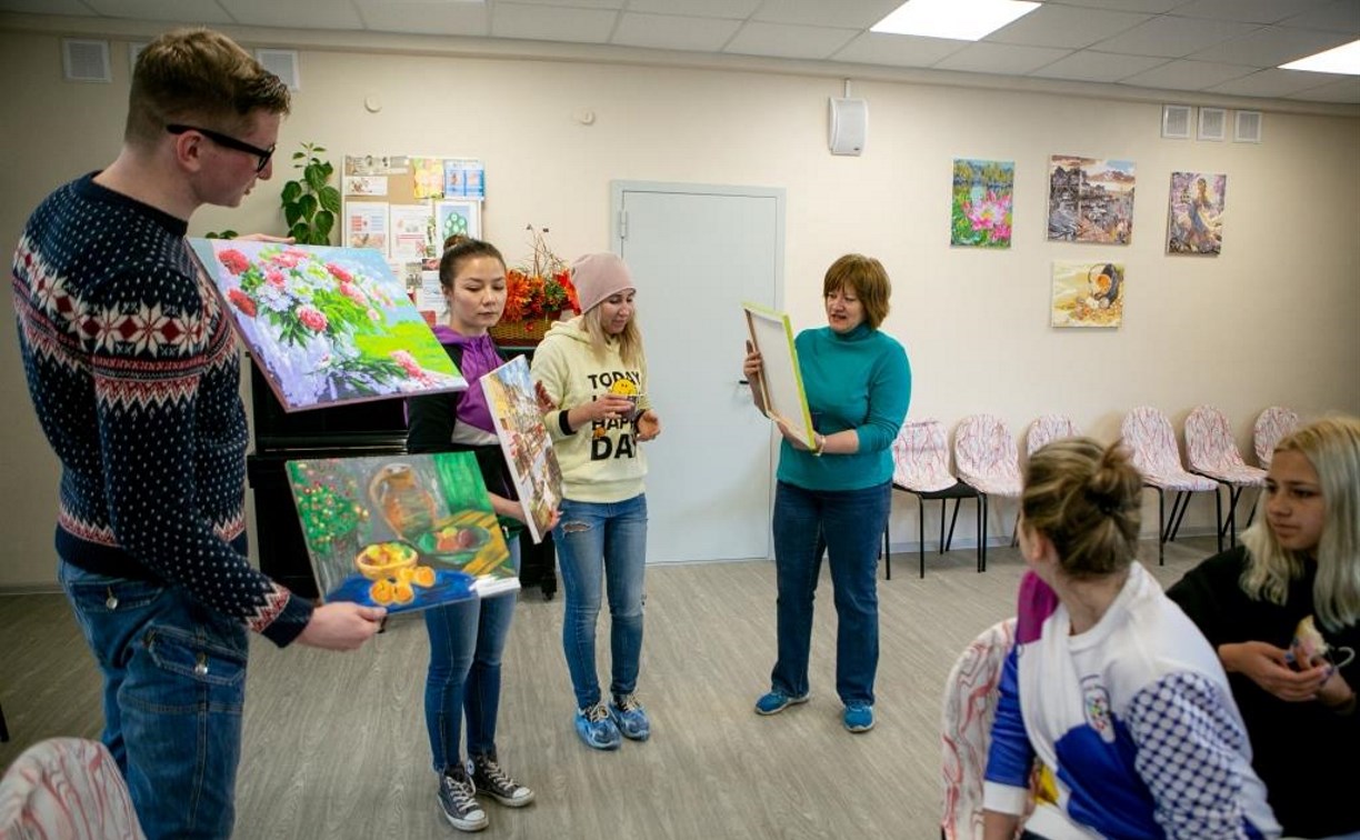 Сахалинские волонтеры навестили постояльцев «Чайки»