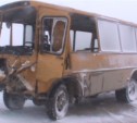 Четыре человека пострадали при столкновении автобуса и грузовика в пригороде Южно-Сахалинска (ФОТО, ВИДЕО)
