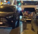 "Скользил на крыше и врезался": в массовой аварии у Дома торговли в Южно-Сахалинске разбитых машин оказалось больше