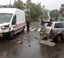 В Южно-Сахалинске в аварию попали такси, скорая и авто Росгвардии