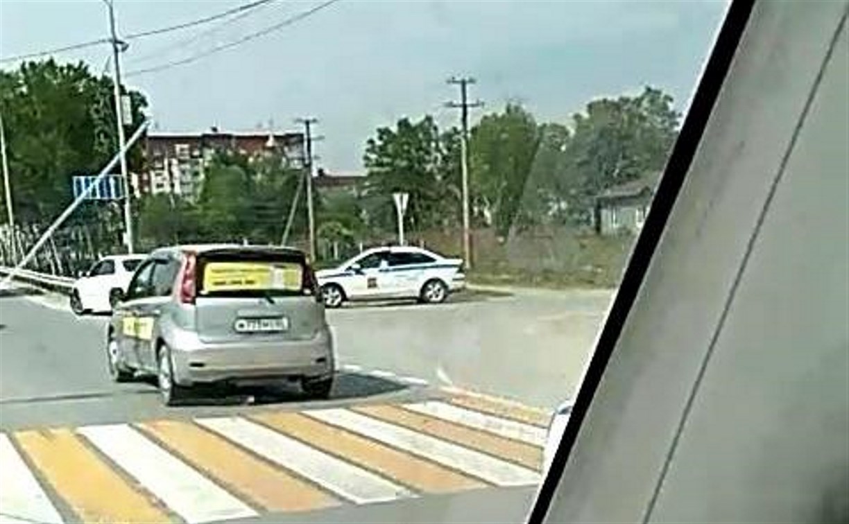 В Южно-Сахалинске водитель такси сбил пешехода и подрался с ним