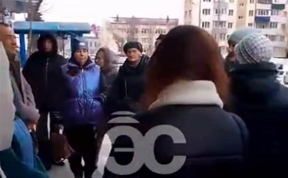 Единственный офис "Аэрофлота" на Сахалине продолжает собирать километровые очереди