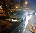 Водитель в Южно-Сахалинске сдавал назад и наехал на ребенка, который присел на корточки на дороге
