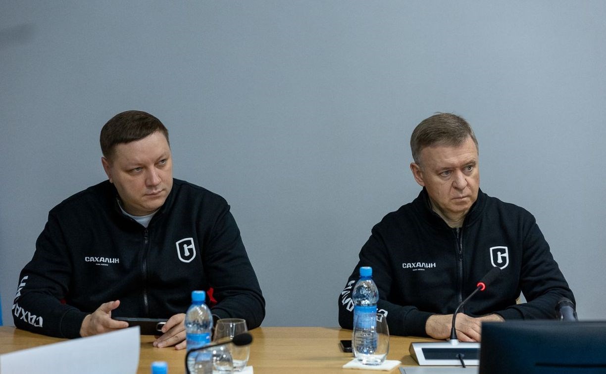 "На большинстве улиц не расчищены тротуары": мэр Южно-Сахалинска жёстко раскритиковал дорожников