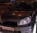 Автомобиль врезался в Toyota Rush в Южно-Сахалинске и скрылся с места ДТП