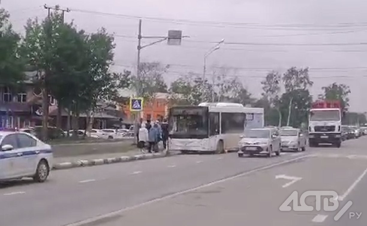 Рейсовый автобус сбил пешехода в Южно-Сахалинске - Новости Сахалинской  области. Происшествия - astv.ru