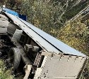 Большегруз улетел в кювет на Сахалине - пострадали два человека