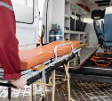 На Сахалине врачи скорой помощи уронили пенсионера с носилок лицом на асфальт
