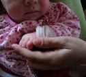 Около 300 семьям в Сахалинской области помогли приобрести товары для новорожденных