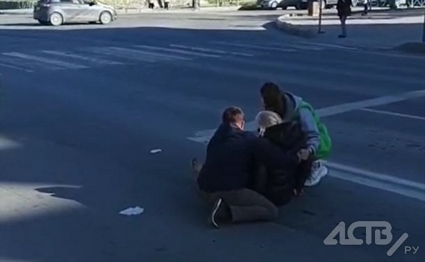 В Южно-Сахалинске ищут очевидцев ДТП, в котором "Делика" сбила женщину