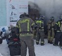 Пожар разгорелся в боксе по ремонту снегоходов в Южно-Сахалинске
