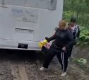 В транспортной компании организовали проверку из-за автобуса, который занесло по дороге в Синегорск