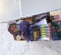 Молодой южносахалинец на тротуаре незаконно продавал фейерверки