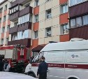 Сотрудники МЧС на Сахалине спасли женщину из горящей спальни 