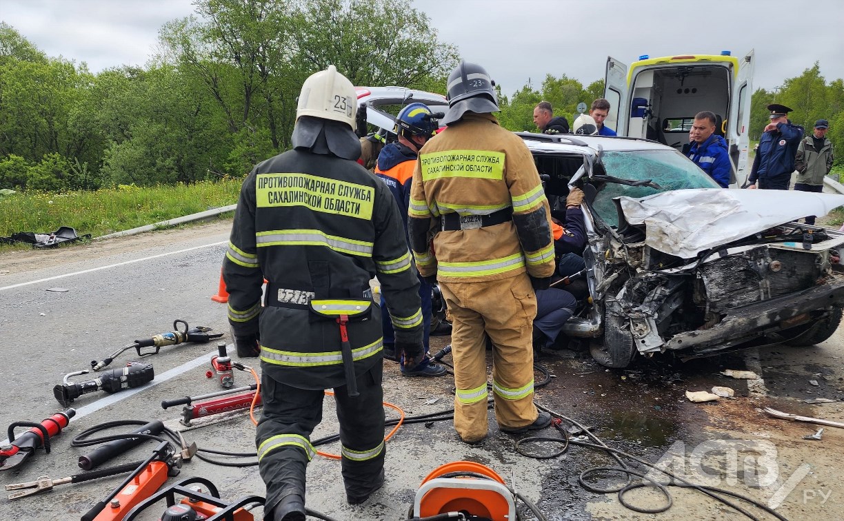 "Машины всмятку": три человека пострадали в результате лобового столкновения авто на юге Сахалина