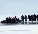 С оторванной льдины на Сахалине спасли 43 рыбака 