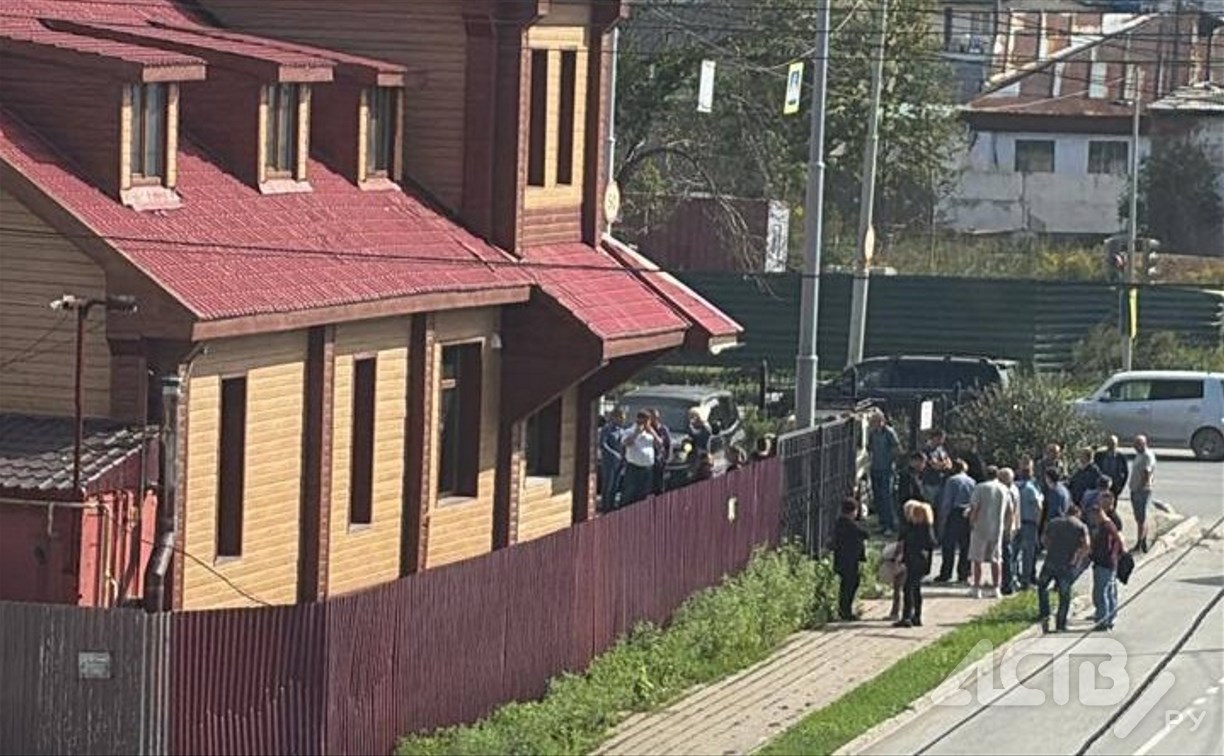 Жители микрорайона в Южно-Сахалинске недовольны соседством с похоронным агентством