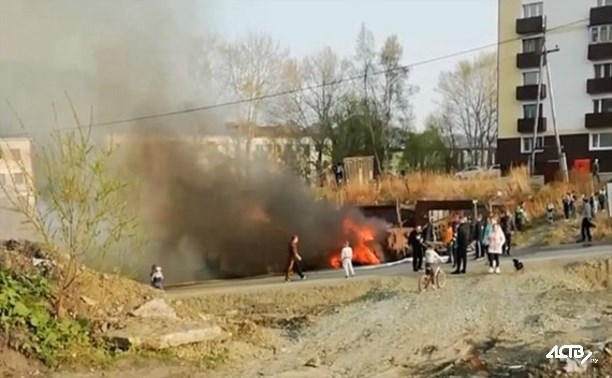 В селе Быков огонь с брошенного гаража перекинулся на соседние