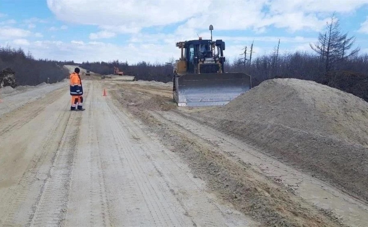 В Ногликах продолжают ликвидировать разрывы грунта