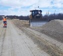 В Ногликах продолжают ликвидировать разрывы грунта
