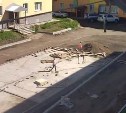 Строительство детской площадки в Шахтерске задержалось из-за проблем с поставкой материалов