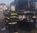 Появились фото автобуса, сгоревшего на Сахалине