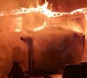 Появилось видео пожара в пригороде Южно-Сахалинска