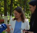 В Южно-Сахалинске раздали 3 тысячи муаровых лент в канун 3 сентября