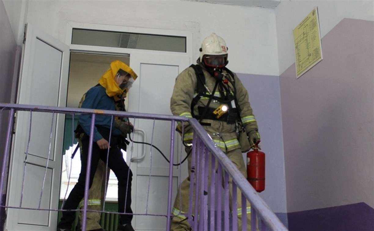 Больше 200 углегорских школьников поучаствовали в учениях пожарных