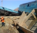 На железнодорожных путях на Сахалине перевернулся поезд (ФОТО, ВИДЕО + дополнение)