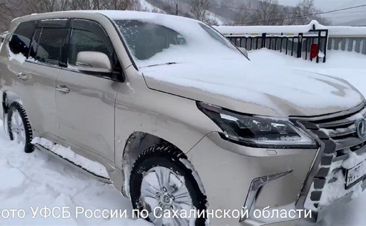 Автомобиль Lexus за 6 миллионов рублей довёл супругов на Сахалине до уголовного дела о взятке 