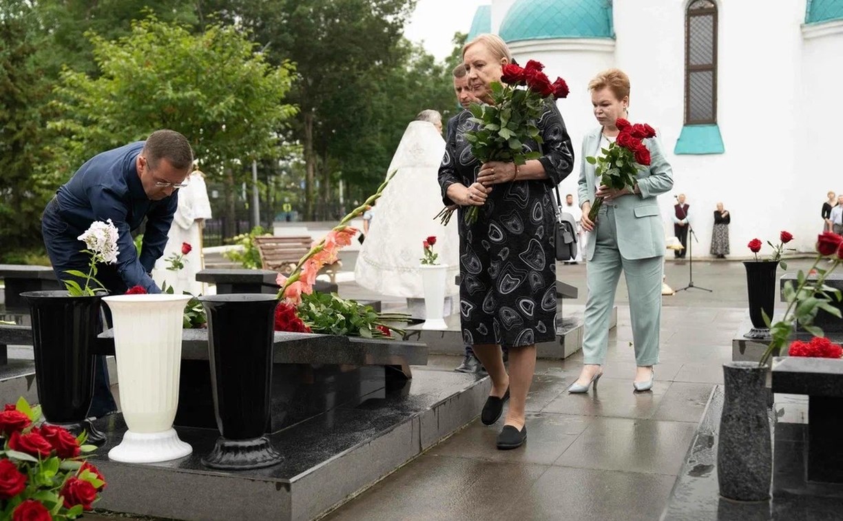 Память погибшего губернатора Фархутдинова и его команды почтили в Южно-Сахалинске