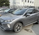 Неизвестный столкнулся с Mitsubishi Eclipse Cross и скрылся с места ДТП в Южно-Сахалинске