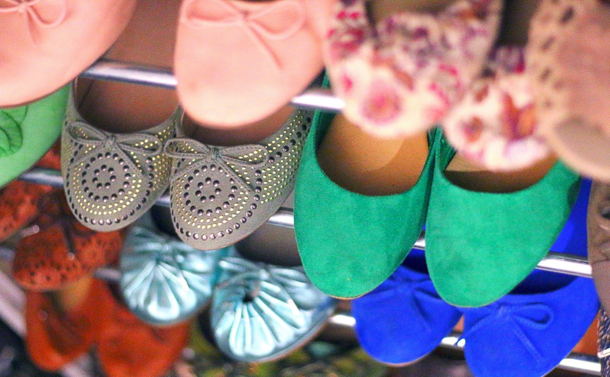 Товары почти на 100 тысяч рублей конфисковали в ТЦ в Южно-Сахалинске