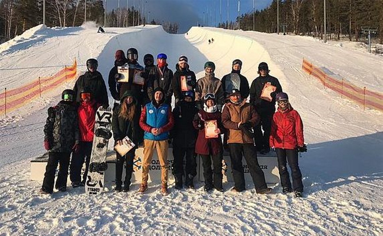 Шесть медалей этапа Кубка России завоевали сахалинские сноубордисты