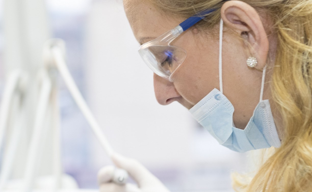 Медсестру в ЦРБ Макарова признали виновной в смерти пациента, его детям выплатили компенсацию